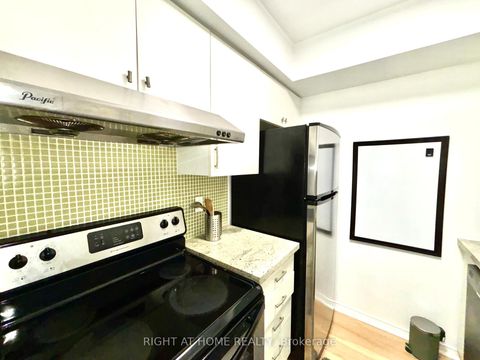 Photo 16 at 3803 - 77 Harbour Square, Waterfront Communities C1, Toronto