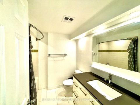 Photo 17 at 3803 - 77 Harbour Square, Waterfront Communities C1, Toronto