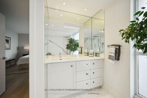 Photo 16 at 601 - 480 Queens Quay W, Waterfront Communities C1, Toronto