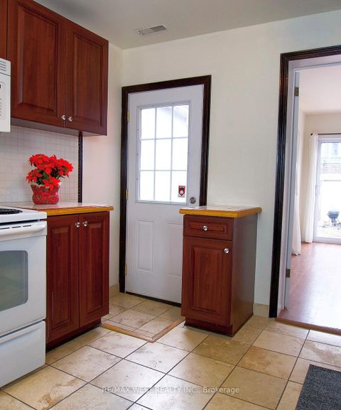 Photo 5 at 15 Fourteenth Street, New Toronto, Toronto