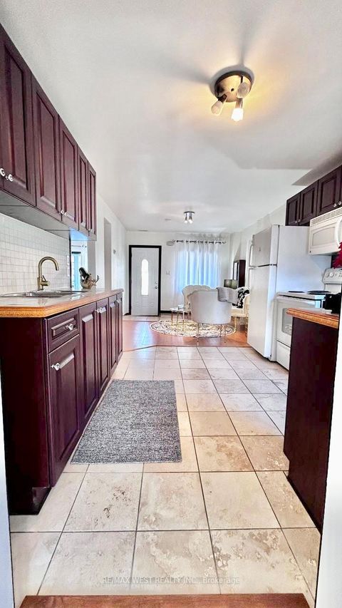 Photo 7 at 15 Fourteenth Street, New Toronto, Toronto