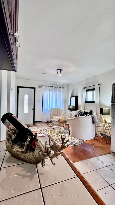 Photo 8 at 15 Fourteenth Street, New Toronto, Toronto