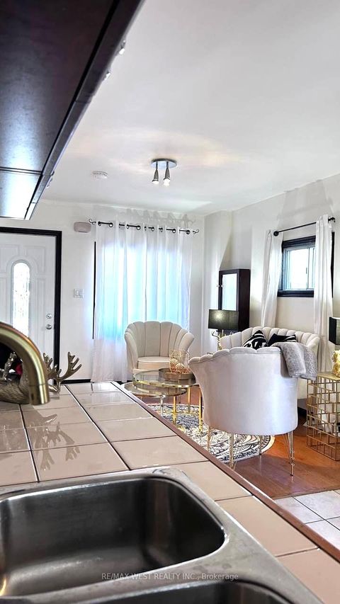 Photo 9 at 15 Fourteenth Street, New Toronto, Toronto