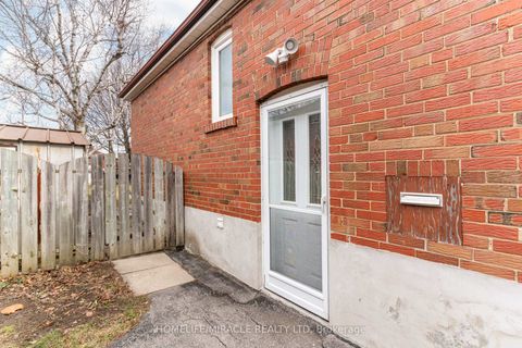 Photo 34 at 30 Yorkshire Road, Ionview, Toronto