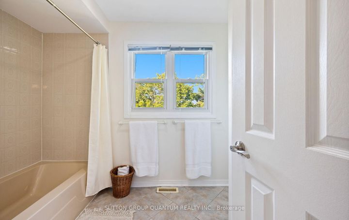 Photo 22 at 4008 Powderhorn Court, Erin Mills, Mississauga