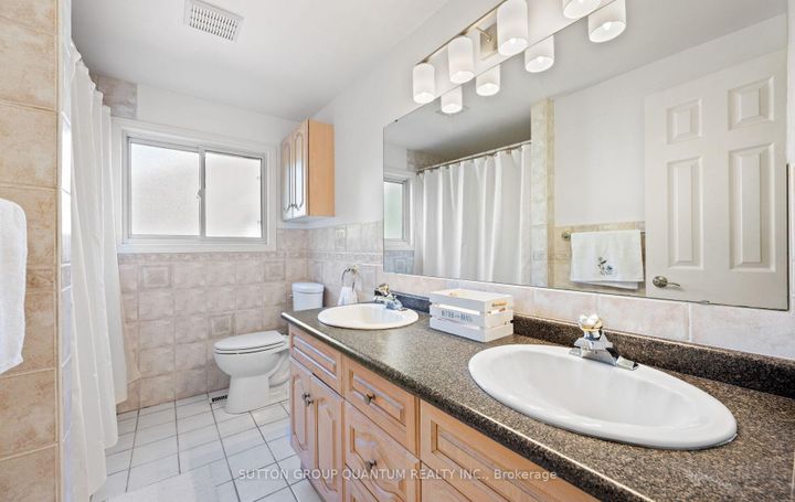 Photo 27 at 4008 Powderhorn Court, Erin Mills, Mississauga