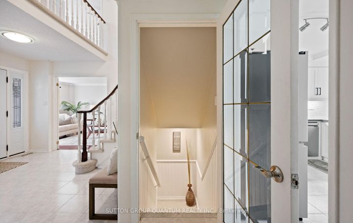 Photo 28 at 4008 Powderhorn Court, Erin Mills, Mississauga