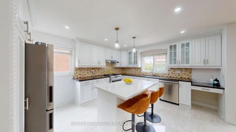 Photo 3 at 8 Muster Court, Buttonville, Markham