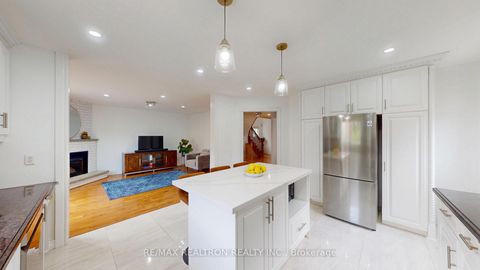 Photo 5 at 8 Muster Court, Buttonville, Markham