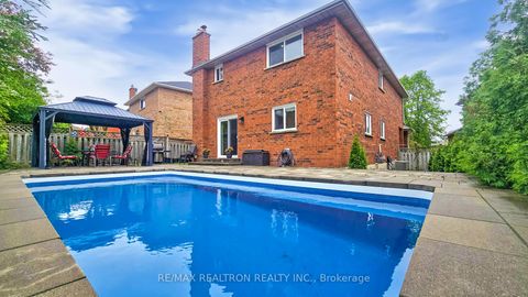 Photo 10 at 8 Muster Court, Buttonville, Markham