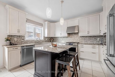 Photo 9 at 44 Headwind Boulevard, Vellore Village, Vaughan