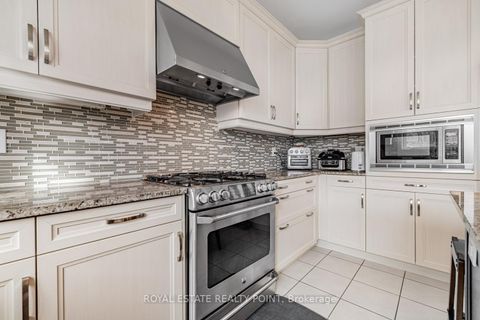 Photo 12 at 44 Headwind Boulevard, Vellore Village, Vaughan