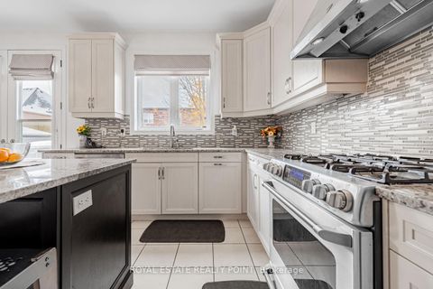 Photo 13 at 44 Headwind Boulevard, Vellore Village, Vaughan