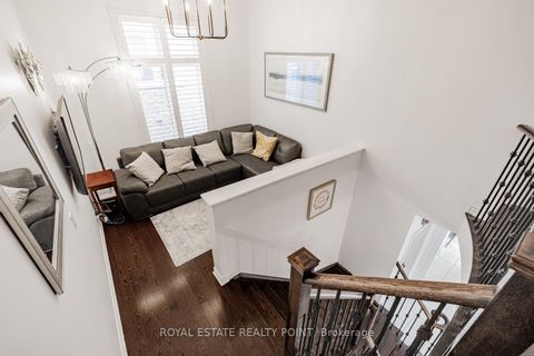 Photo 17 at 44 Headwind Boulevard, Vellore Village, Vaughan