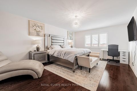 Photo 21 at 44 Headwind Boulevard, Vellore Village, Vaughan