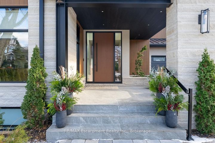 Photo 2 at 540 Patricia Drive, WO West, Oakville