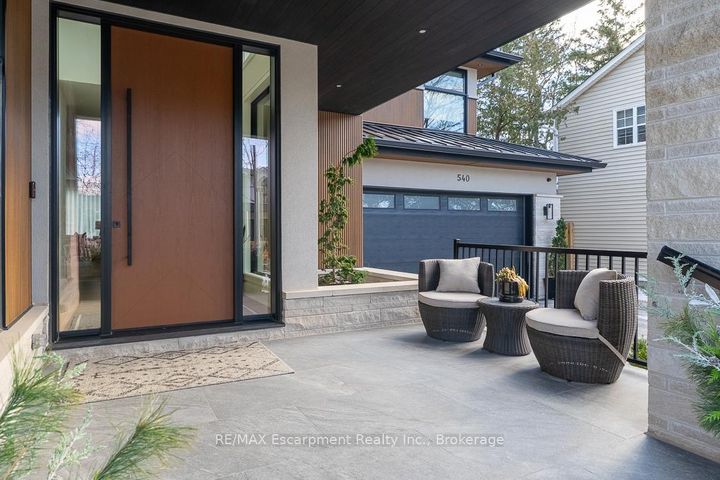 Photo 3 at 540 Patricia Drive, WO West, Oakville