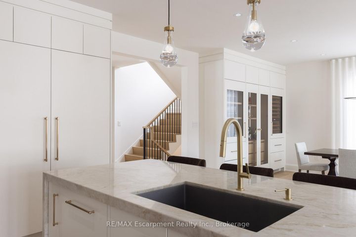 Photo 10 at 540 Patricia Drive, WO West, Oakville