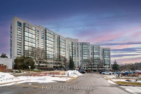 Photo 3 at 404 - 30 Harding Boulevard W, North Richvale, Richmond Hill