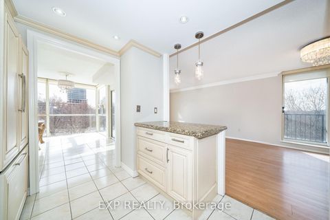 Photo 12 at 404 - 30 Harding Boulevard W, North Richvale, Richmond Hill