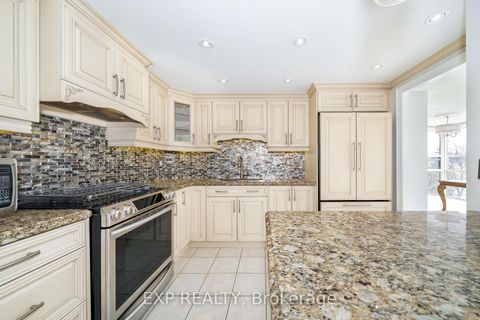 Photo 15 at 404 - 30 Harding Boulevard W, North Richvale, Richmond Hill