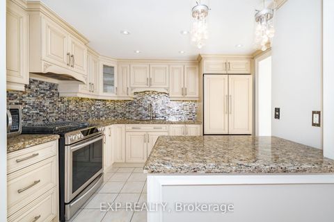 Photo 16 at 404 - 30 Harding Boulevard W, North Richvale, Richmond Hill