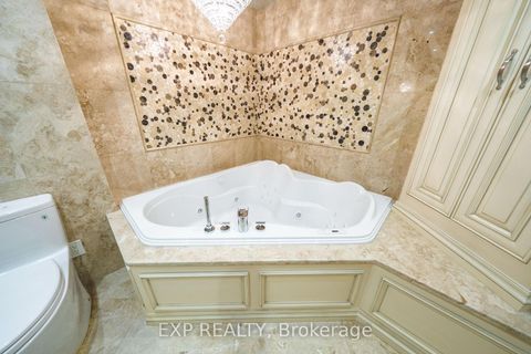 Photo 19 at 404 - 30 Harding Boulevard W, North Richvale, Richmond Hill