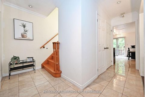 Photo 4 at 348 Brownridge Drive, Brownridge, Vaughan