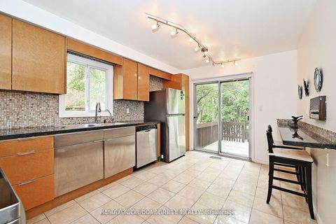 Photo 11 at 348 Brownridge Drive, Brownridge, Vaughan