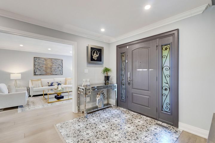 Photo 2 at 807 Indian Road, Lorne Park, Mississauga