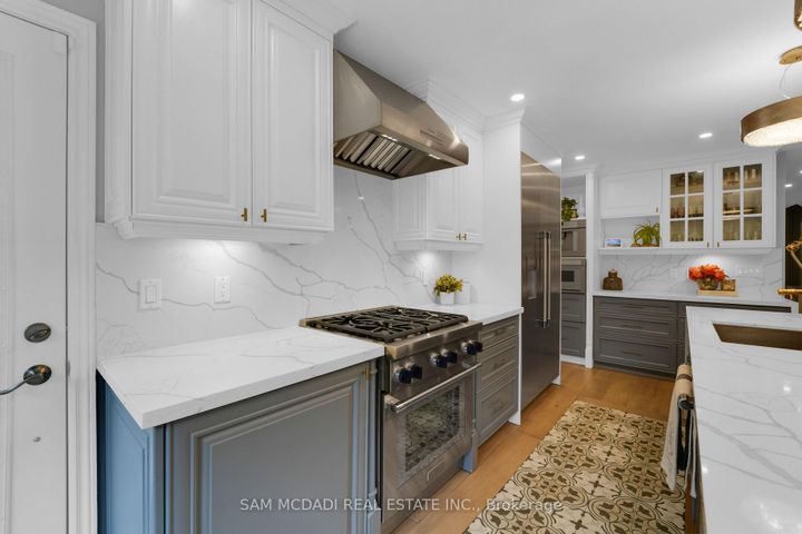 Photo 10 at 807 Indian Road, Lorne Park, Mississauga