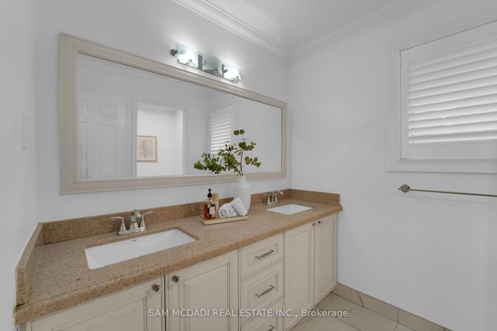 Photo 30 at 807 Indian Road, Lorne Park, Mississauga