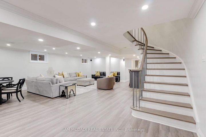 Photo 33 at 807 Indian Road, Lorne Park, Mississauga