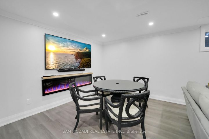 Photo 34 at 807 Indian Road, Lorne Park, Mississauga