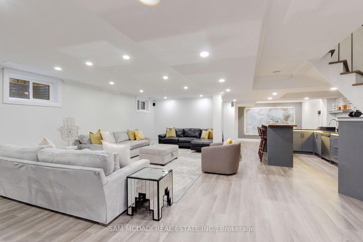 Photo 35 at 807 Indian Road, Lorne Park, Mississauga