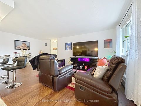 Photo 4 at 206 - 800 Kennedy Road, Ionview, Toronto