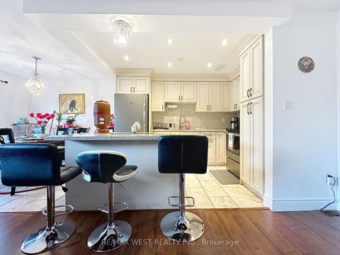 Photo 6 at 206 - 800 Kennedy Road, Ionview, Toronto