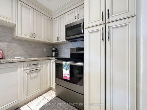 Photo 9 at 206 - 800 Kennedy Road, Ionview, Toronto