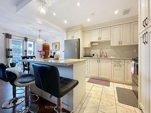 Photo 10 at 206 - 800 Kennedy Road, Ionview, Toronto