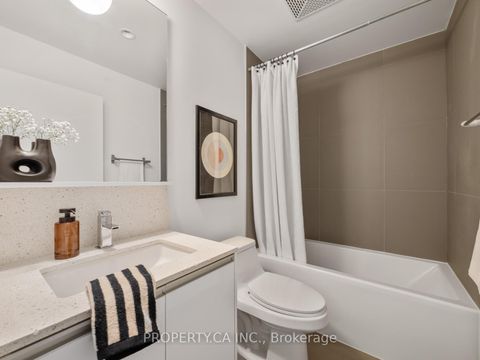 Photo 5 at 729 - 20 Minowan Miikan Lane, Little Portugal, Toronto