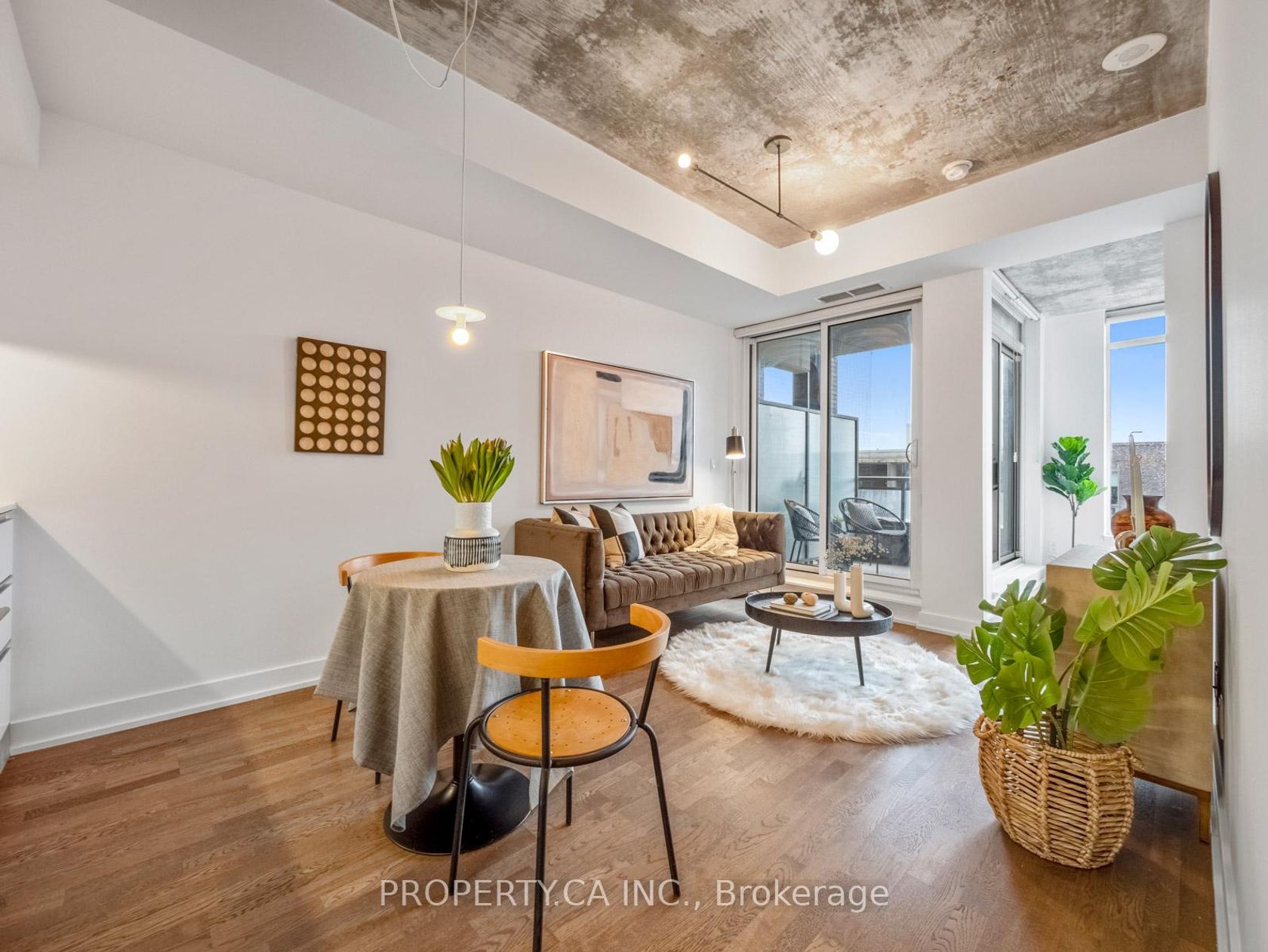 729 - 20 Minowan Miikan Lane, Little Portugal, Toronto 