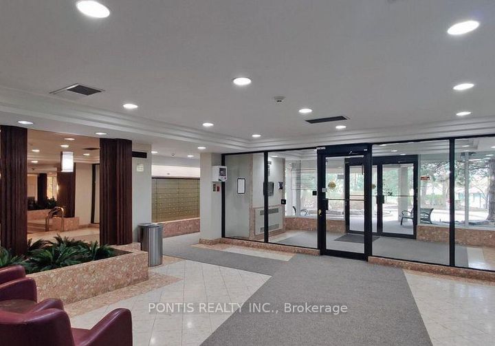 Photo 4 at 1008 - 24 HANOVER Road, Queen Street Corridor, Brampton