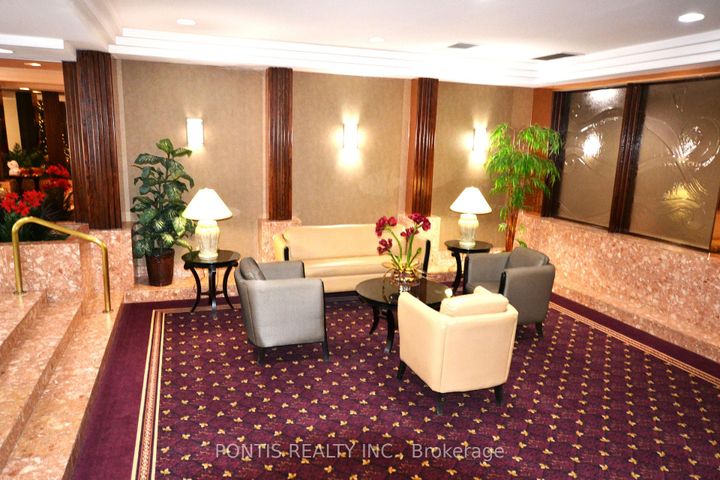 Photo 8 at 1008 - 24 HANOVER Road, Queen Street Corridor, Brampton