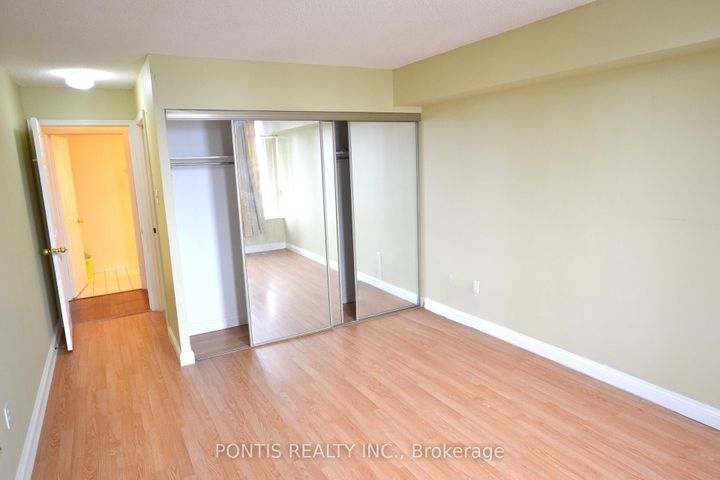 Photo 11 at 1008 - 24 HANOVER Road, Queen Street Corridor, Brampton