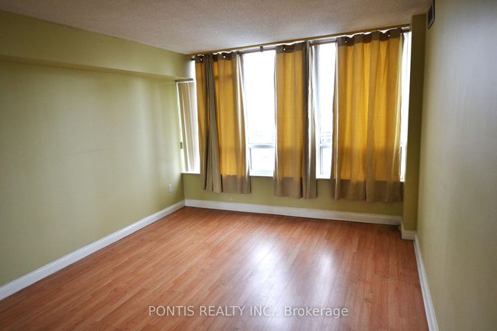 Photo 13 at 1008 - 24 HANOVER Road, Queen Street Corridor, Brampton