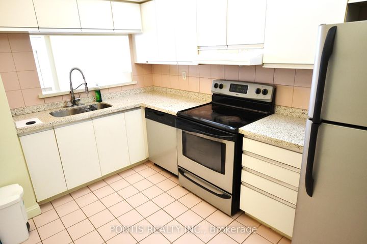 Photo 18 at 1008 - 24 HANOVER Road, Queen Street Corridor, Brampton