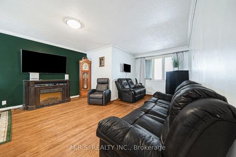 Photo 5 at 61 Bloomington Crescent, Black Creek, Toronto