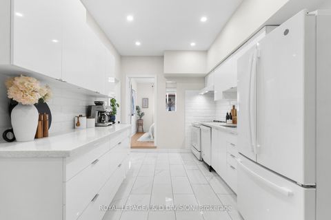 Photo 6 at 28 Argyle Street, Bellwoods, Toronto