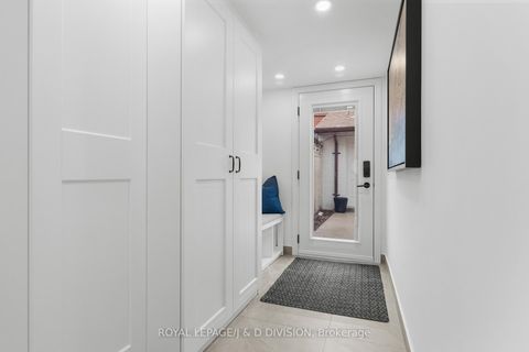 Photo 11 at 28 Argyle Street, Bellwoods, Toronto