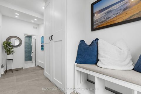 Photo 13 at 28 Argyle Street, Bellwoods, Toronto